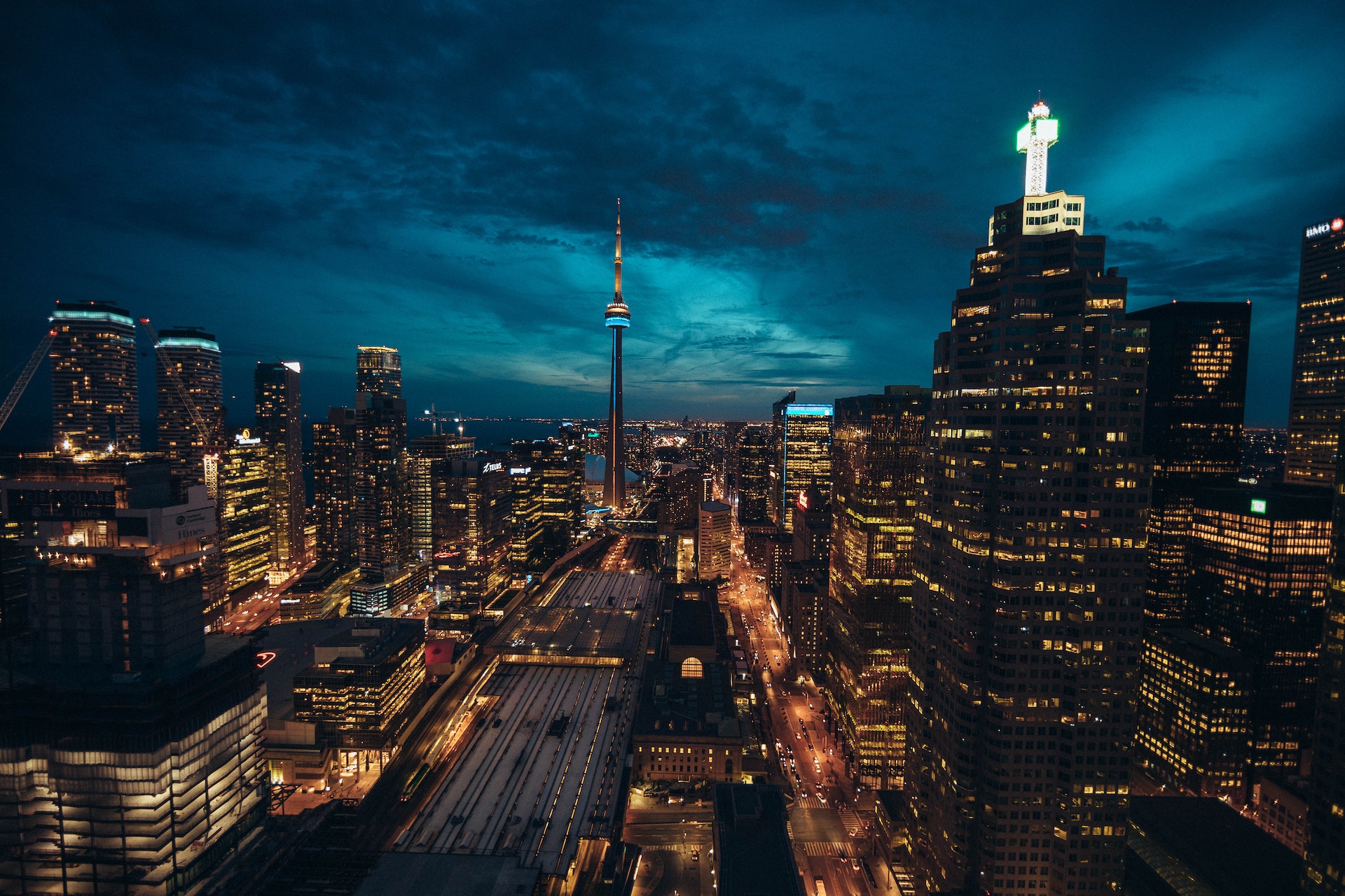 Open Source GIS from Field to Server: The Ontario and Quebec Edition